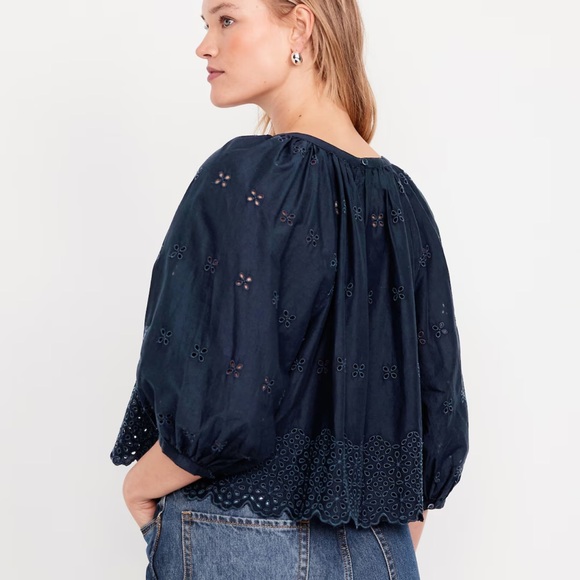 NWT OLD NAVY Perforated Cropped Top COLOR IN THE NAVY - Picture 5 of 9